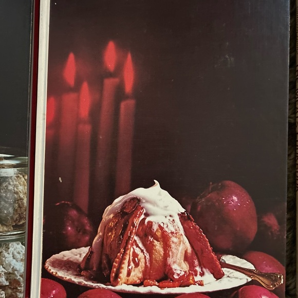 Seven vintage hardcover Southern Living cookbooks - Picture 4 of 9